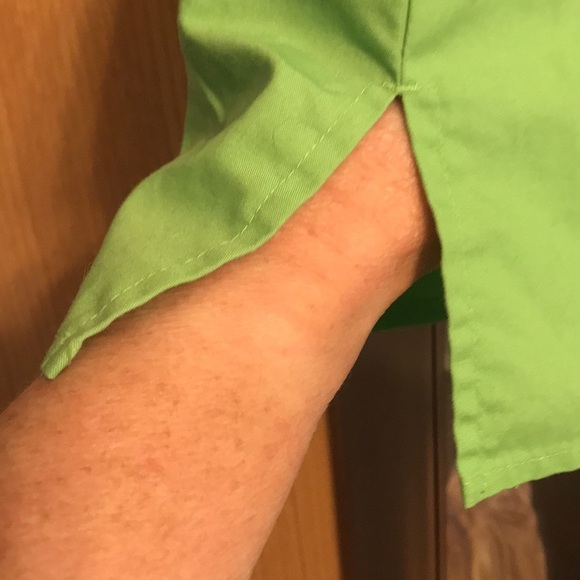 Dickies Large dental scrubs top.  Green V neck with tooth brush embroidery - Picture 7 of 10